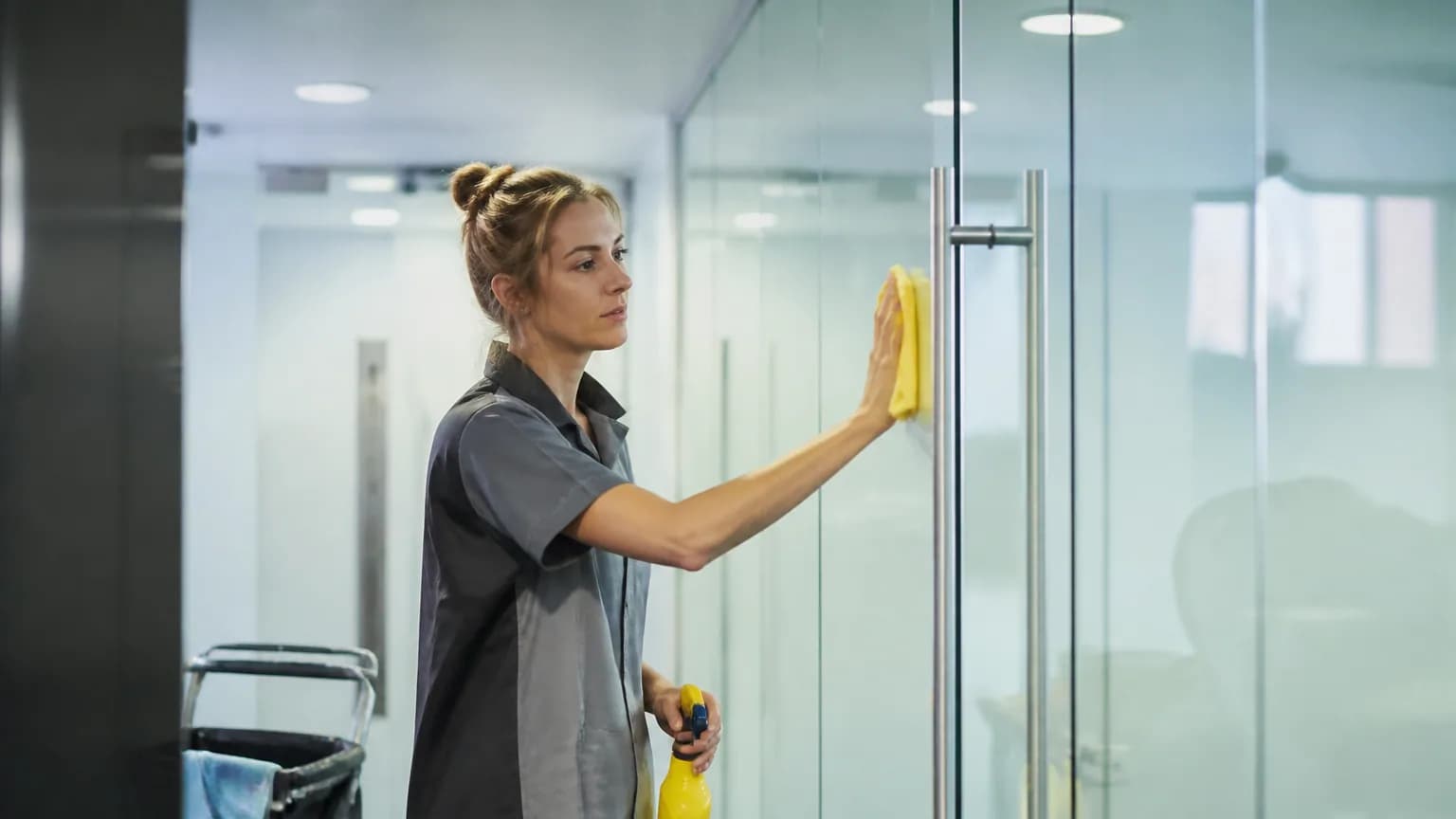 Gebäudereinigung: digitale Zeiterfassung im Arbeitsalltag